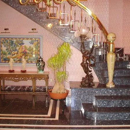 Sleeps 16 With Pool *